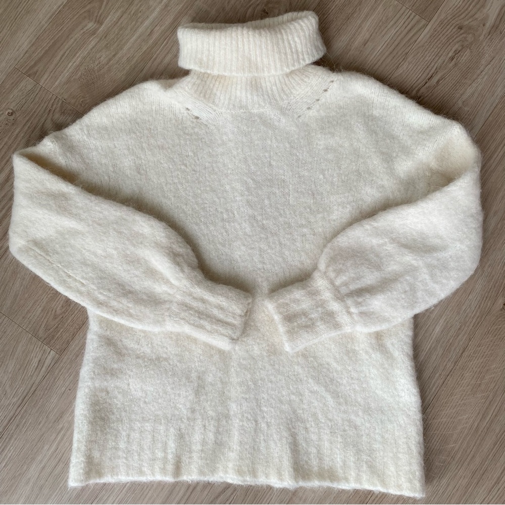 ❤️ J. Crew Fuzzy Balloon-Sleeve Turtleneck Sweater